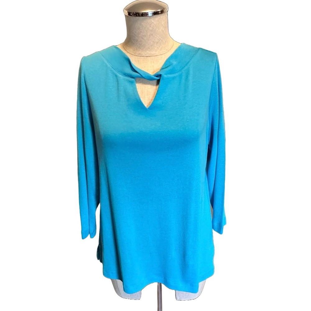 NWOT, Chico’s the ultimate tee Twisted V’d Neck Knit Top, Size 1